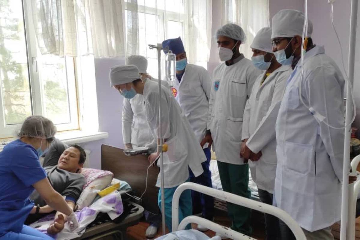 Students of the 2nd and 3rd year of the Higher School of Medicine of ADAM University undergo practical training at the Tokmok Territorial Hospital.