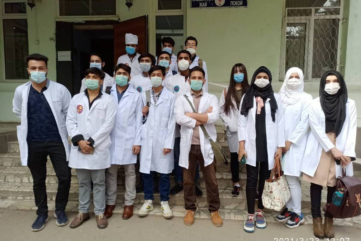 Students of the 2nd and 3rd year of the Higher School of Medicine of ADAM University undergo practical training at the Tokmok Territorial Hospital.