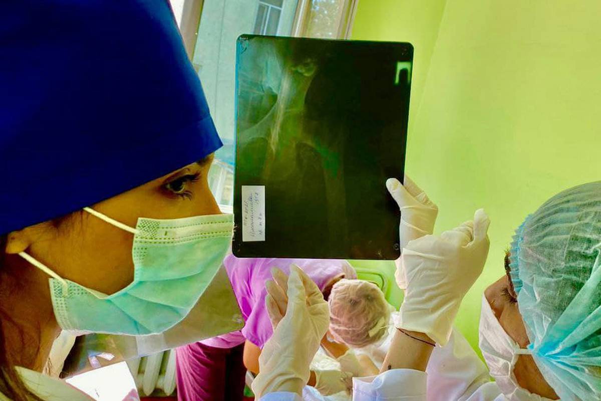 Students of the ADAM University School of Medicine have an internship as a "Nurse's Assistant" in the Tokmok territorial hospital.