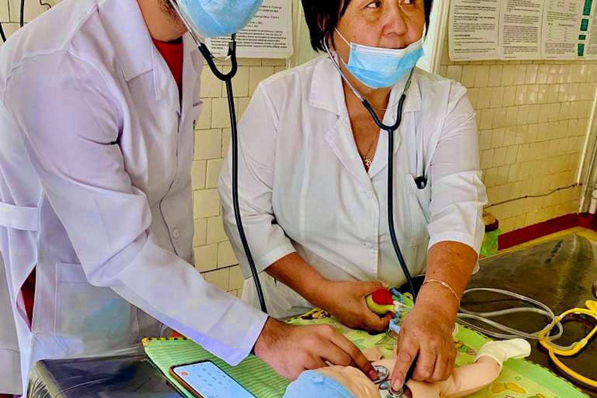 Students of the ADAM University School of Medicine have an internship as a "Nurse's Assistant" in the Tokmok territorial hospital.