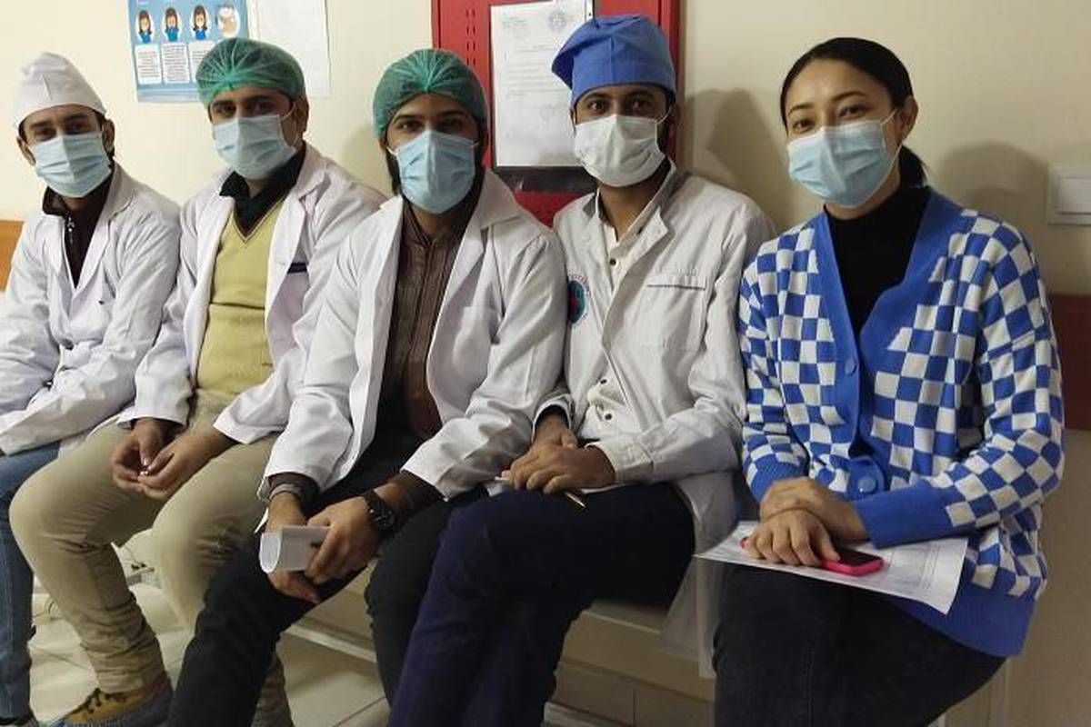 Students of the 6th semester of the School of medicine at Adam University attended Tokmok hospital and learned basic techniques to examine patients