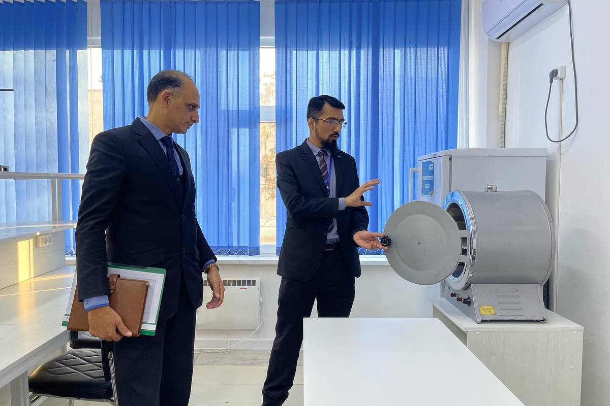 Today Adam University held a meeting with representatives of the Embassy of the Pakistan Embassy Kyrgyzstan. Vice-rector for Academic Affairs Mr. A.A. Zhamangulov, Dean of AUSM Ch.A. Mambetova, teaching staff of AUSM and international department took part