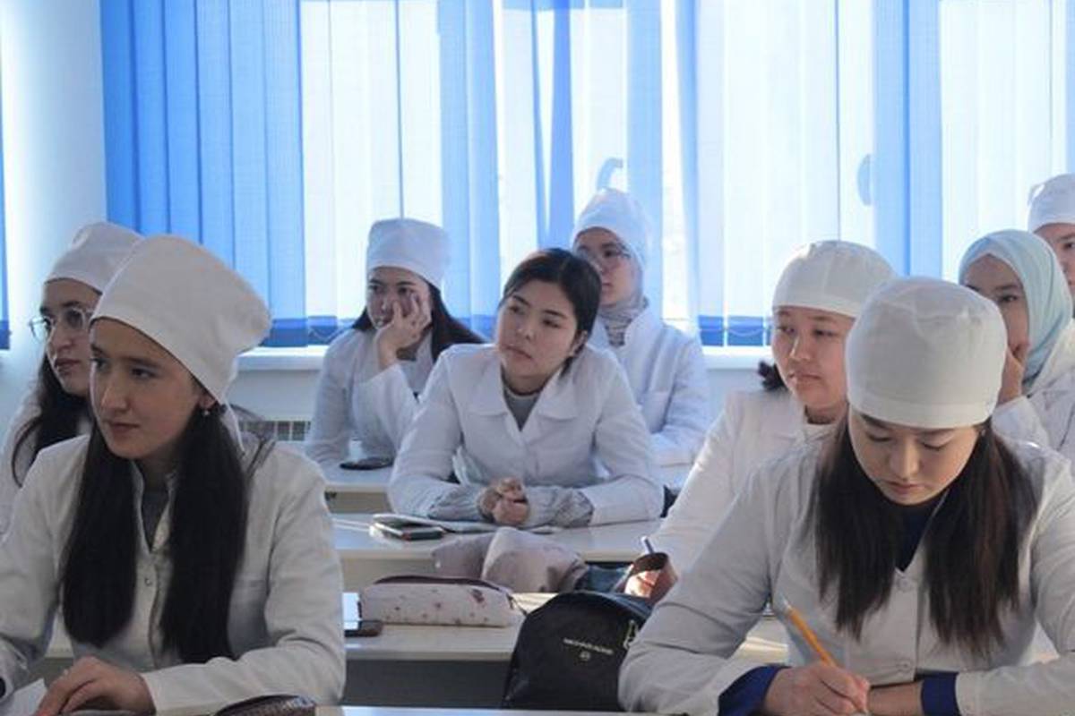 Today, an honorary professor of KRSU, head of the Department of Physics, Medical Biology and Computer Science, was invited for 2nd year students of the School of Medicine.