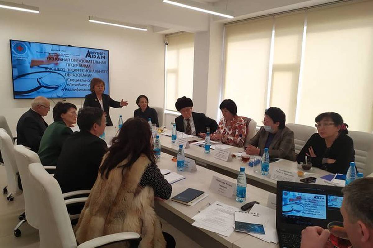 On December 22, 2022, a round table was held at the AUSM to discuss the basic educational program of  specialty "Medicine" (5 years of study), the mission of the AUSM, competence, learning outcomes and the graduate model.