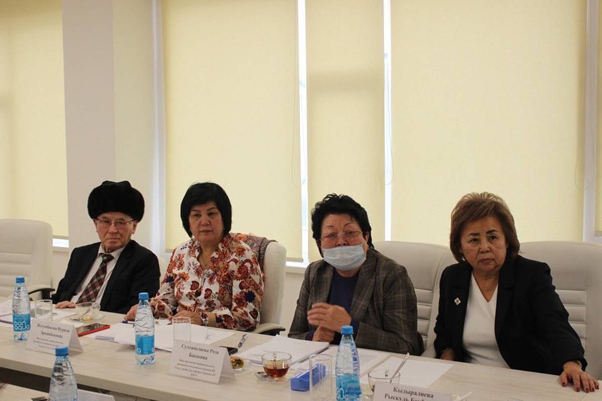 On December 22, 2022, a round table was held at the AUSM to discuss the basic educational program of  specialty "Medicine" (5 years of study), the mission of the AUSM, competence, learning outcomes and the graduate model.