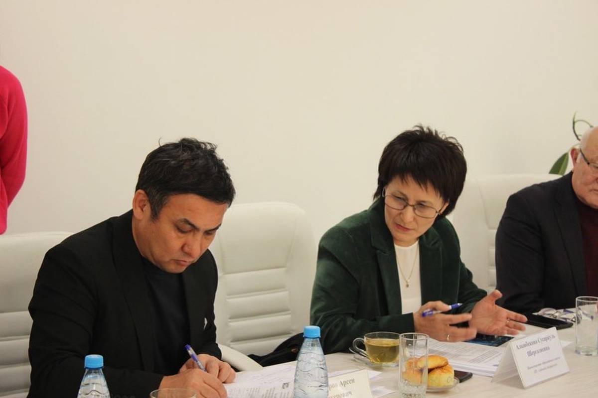 On December 22, 2022, a round table was held at the AUSM to discuss the basic educational program of  specialty "Medicine" (5 years of study), the mission of the AUSM, competence, learning outcomes and the graduate model.