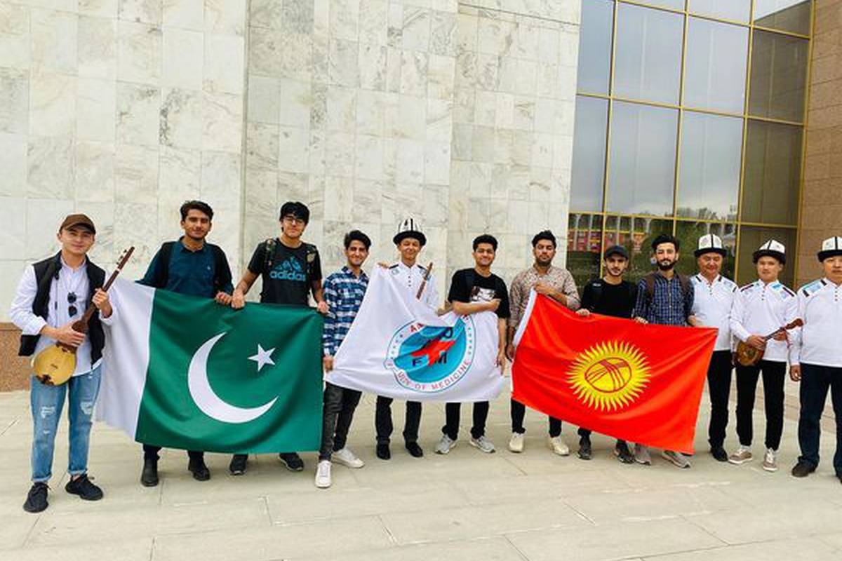 Students of AUSM visited the Kyrgyz National Historical Museum as part of socio-cultural adaptation.