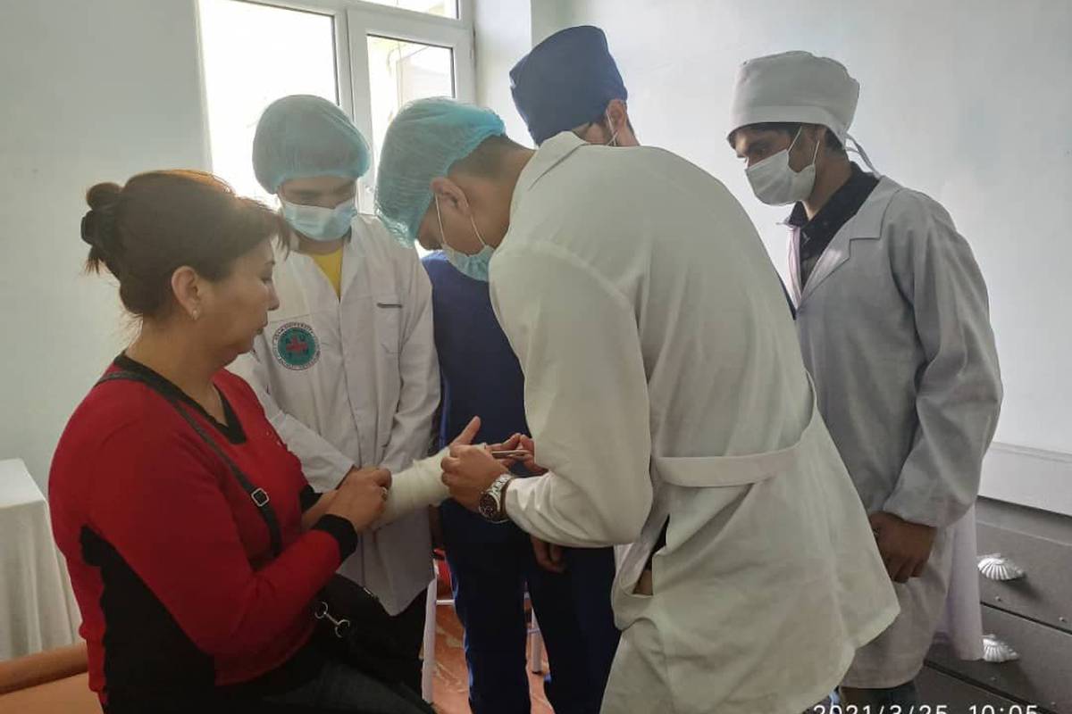 Students of the 2nd and 3rd year of the Higher School of Medicine of ADAM University undergo practical training at the Tokmok Territorial Hospital.