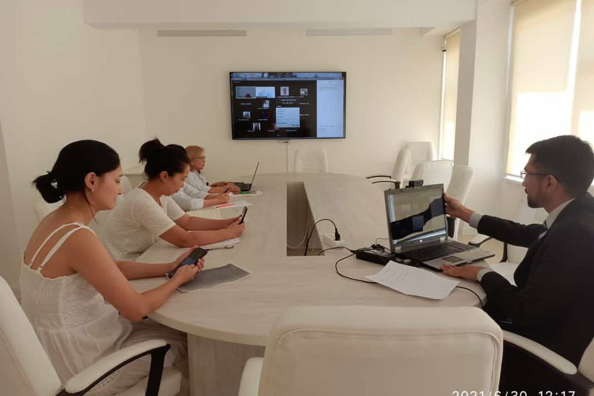 Meeting of HSM management and potential employers.