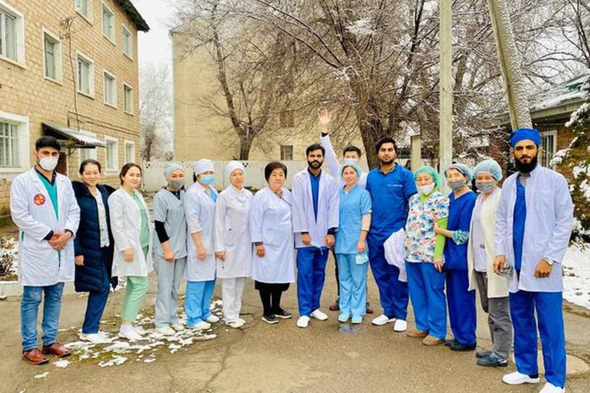 Students of the 6th semester of the School of medicine at Adam University attended Tokmok hospital and learned basic techniques to examine patients